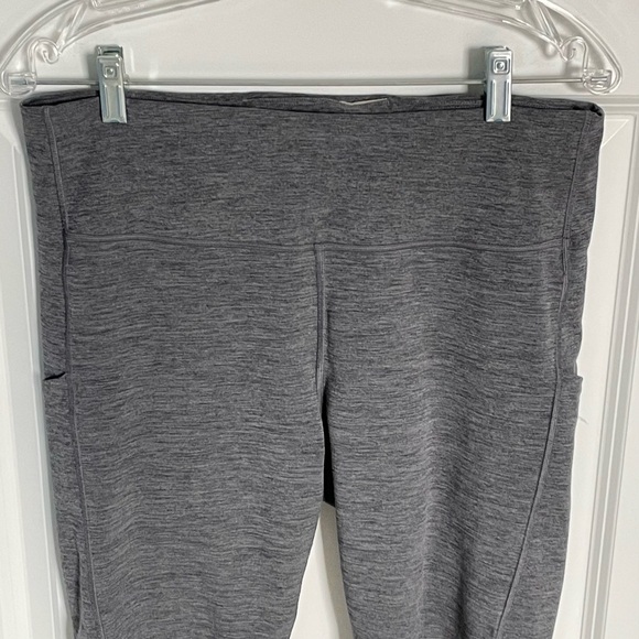 Athleta Grey Heather Ultimate Stash Pocket 7/8 Leggings - 35579 - Picture 4 of 12